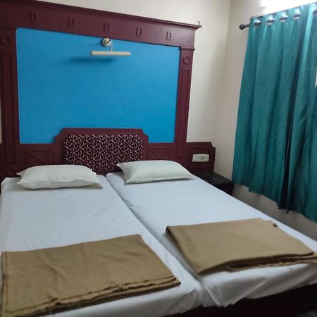 Anjana Hotels เธนี ภายนอก รูปภาพ
