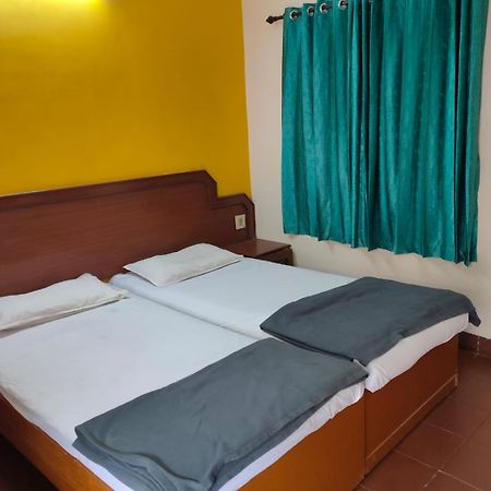 Anjana Hotels เธนี ภายนอก รูปภาพ