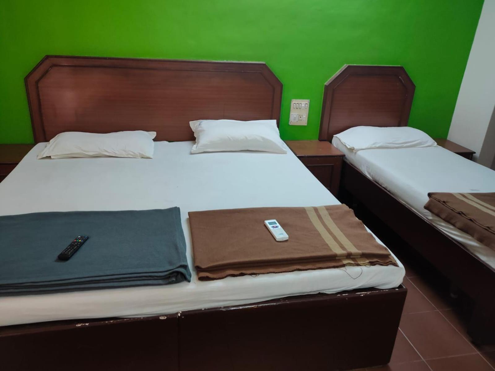 Anjana Hotels เธนี ภายนอก รูปภาพ