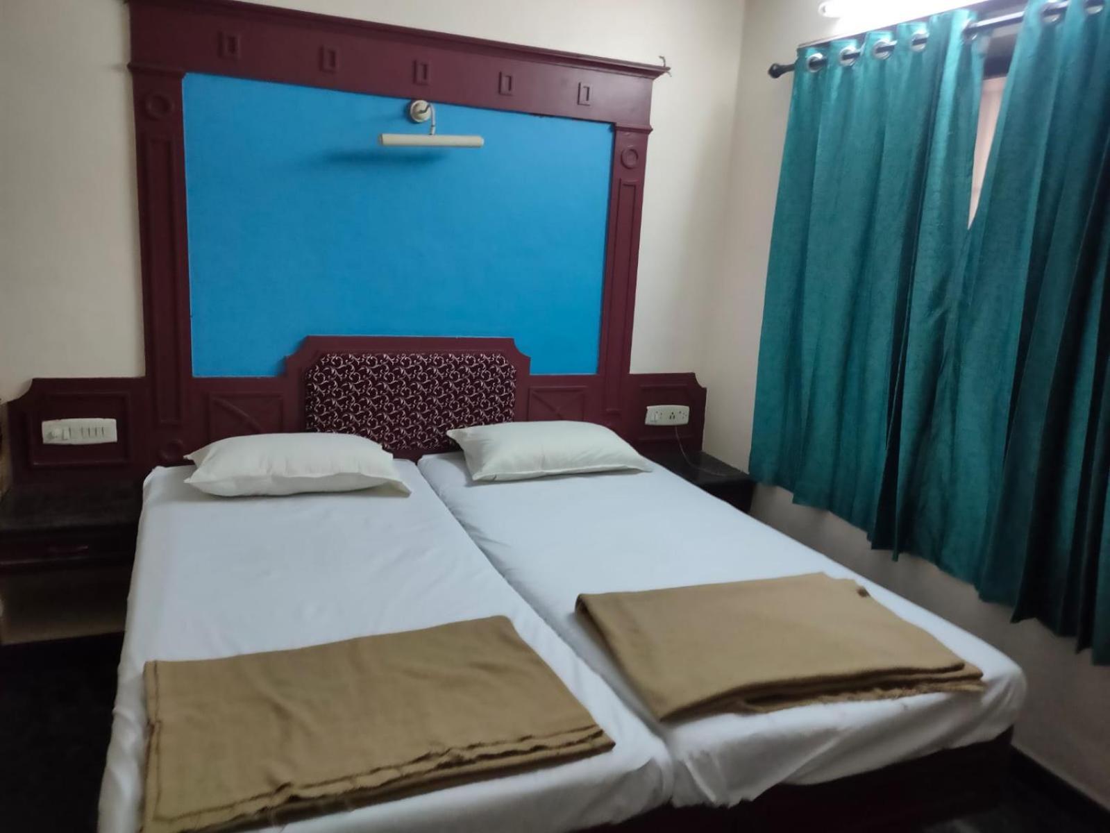 Anjana Hotels เธนี ภายนอก รูปภาพ