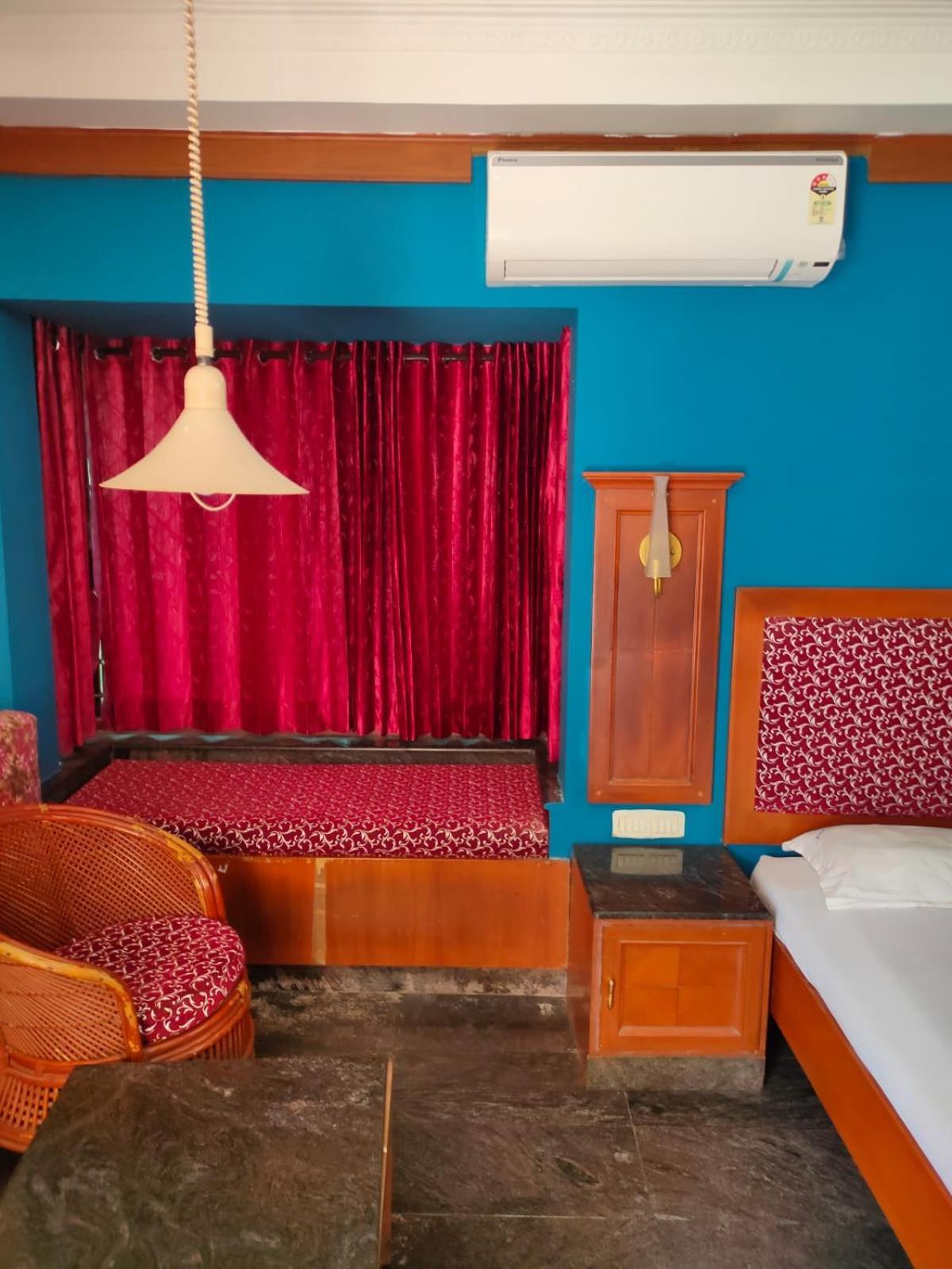 Anjana Hotels เธนี ภายนอก รูปภาพ