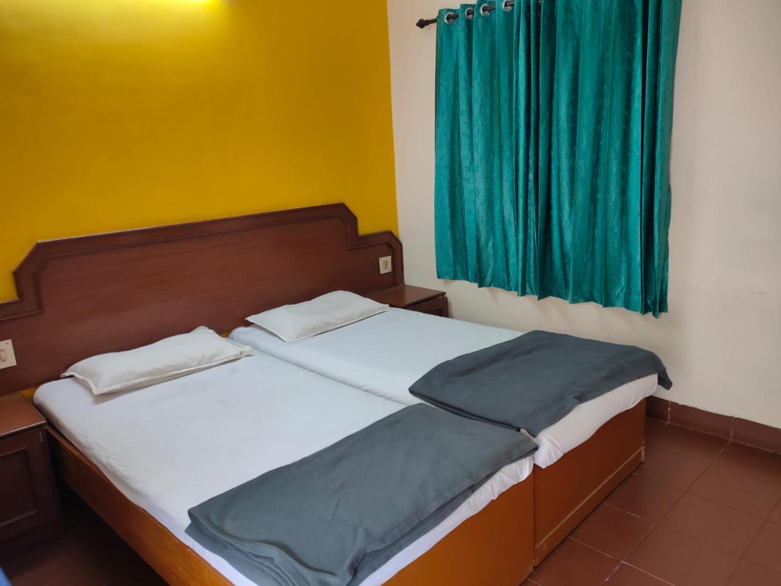 Anjana Hotels เธนี ภายนอก รูปภาพ