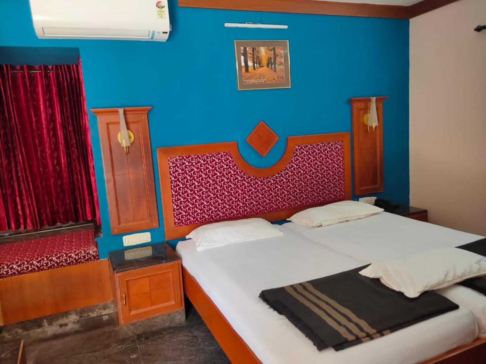 Anjana Hotels เธนี ภายนอก รูปภาพ